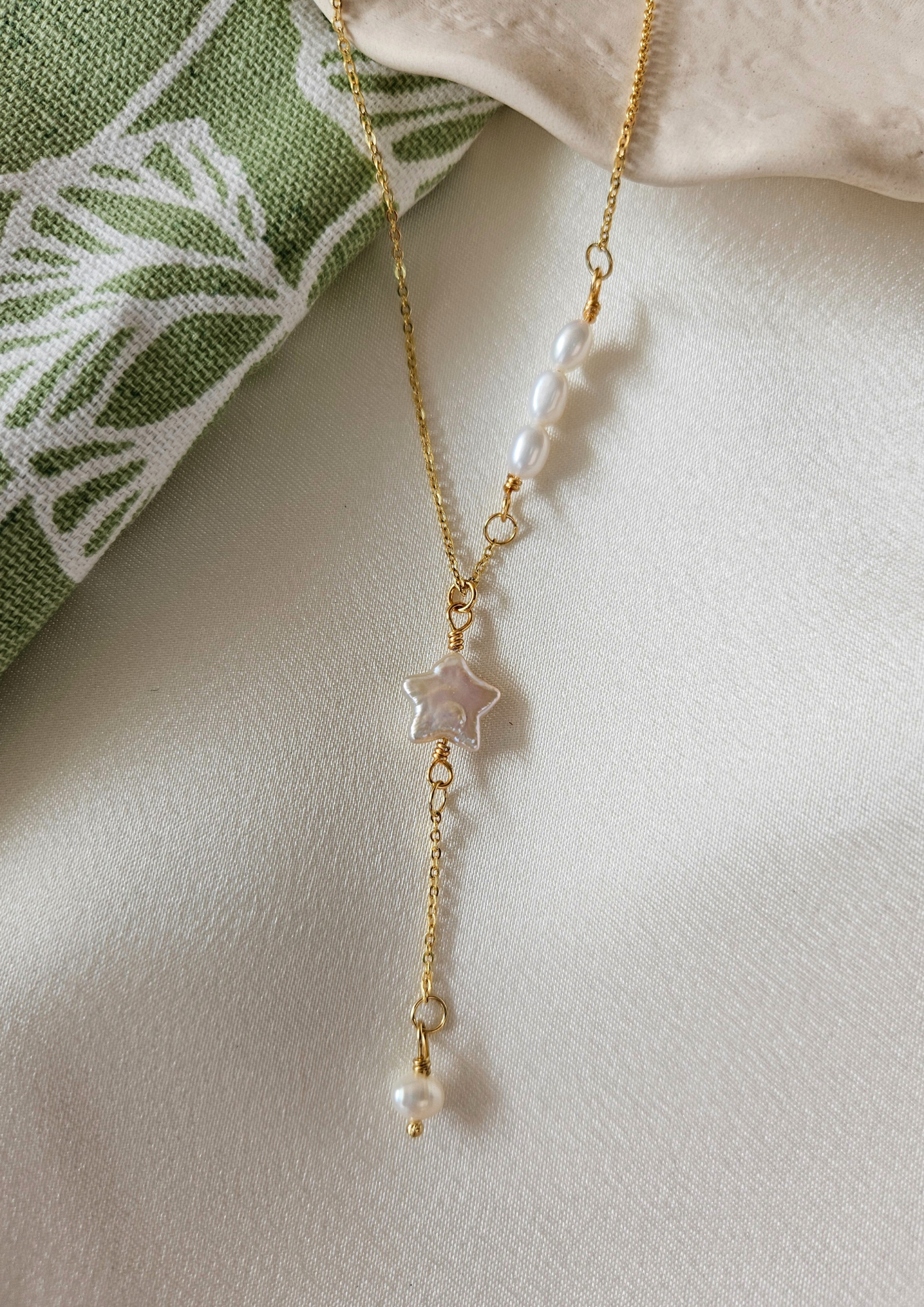 Asymmetric Pearl Lariat Necklace